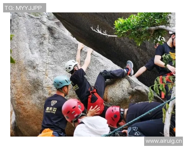 深圳攀岩队的包夹体系与攀岩战术的深度解析与应用探讨 深圳攀岩队的包夹体系与攀岩战术的深度解析与应用探讨